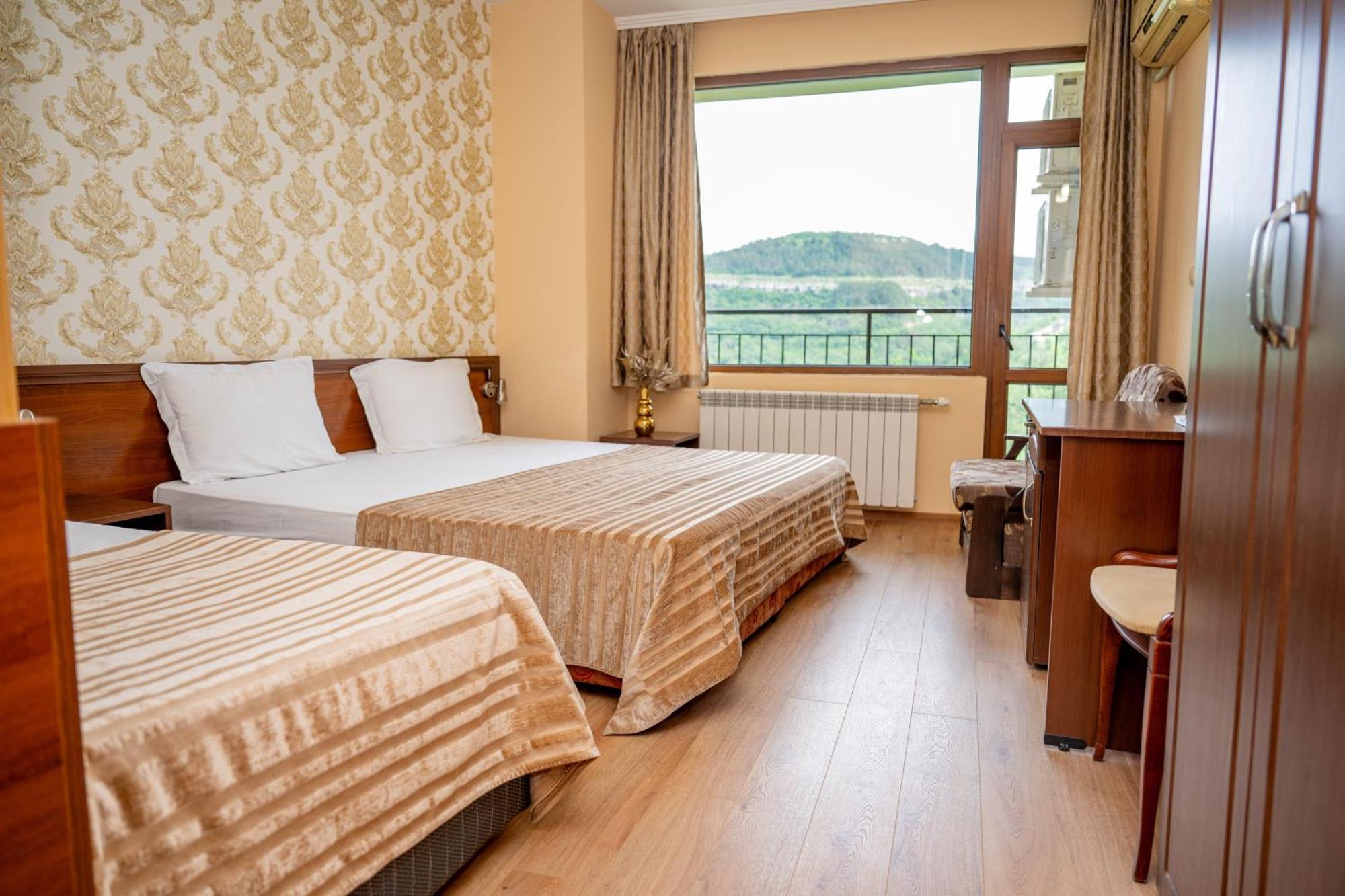 Lucky Hotel Veliko Tărnovo Exterior foto