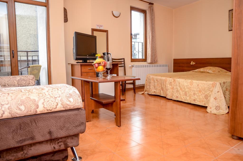 Lucky Hotel Veliko Tărnovo Exterior foto